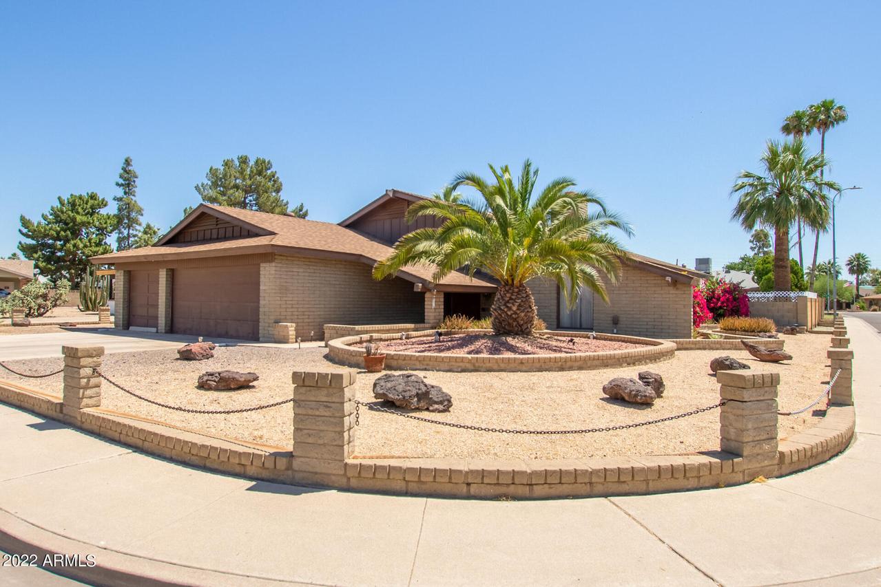 7637 N 46th Dr., Glendale, AZ 85301