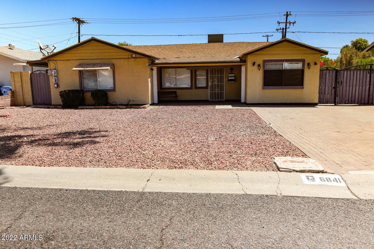 6841 N 11th St., Phoenix, AZ 85014
