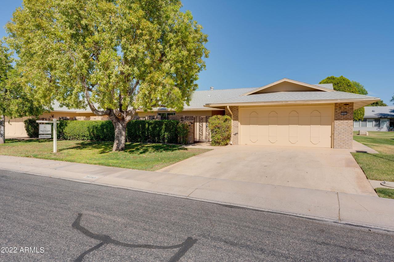 19045 N Signal Butte Cir., Sun City, AZ 85373