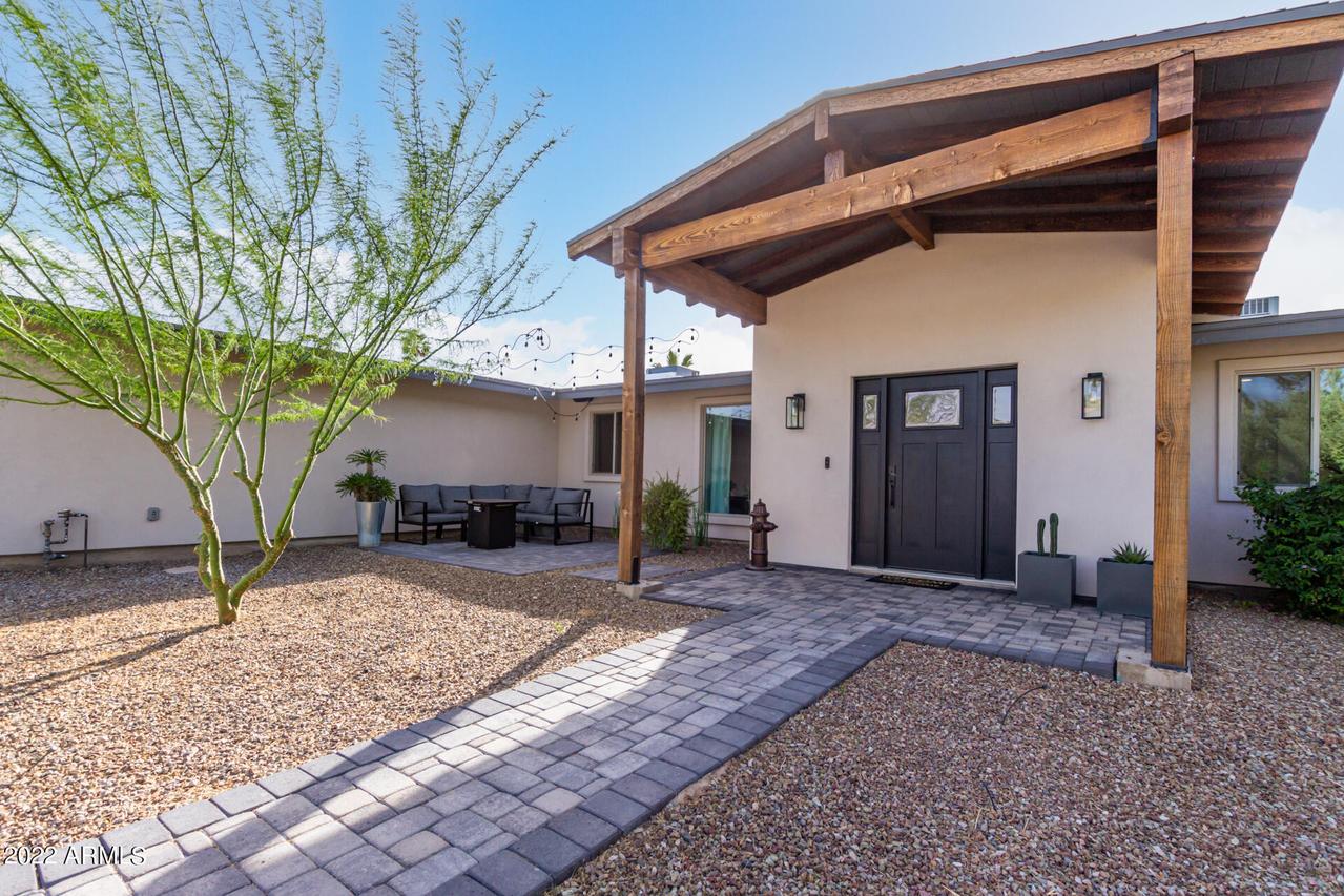 4022 E Becker Ln., Phoenix, AZ 85028