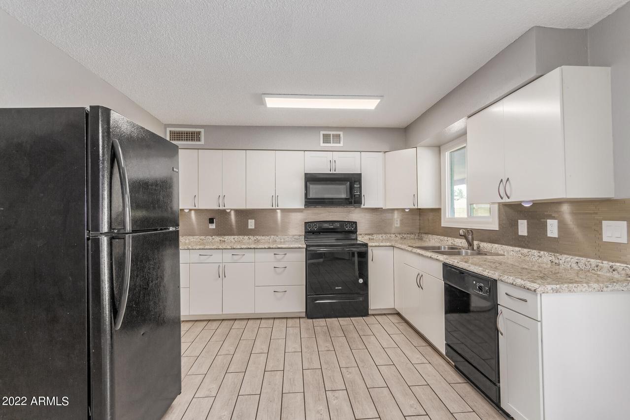 11413 N 58th Ave., Glendale, AZ 85304