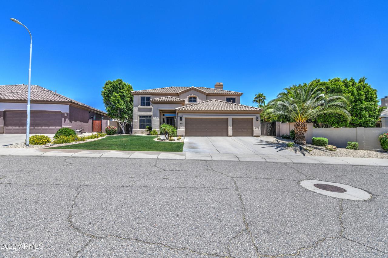 1104 W Glenhaven Dr., Phoenix, AZ 85045