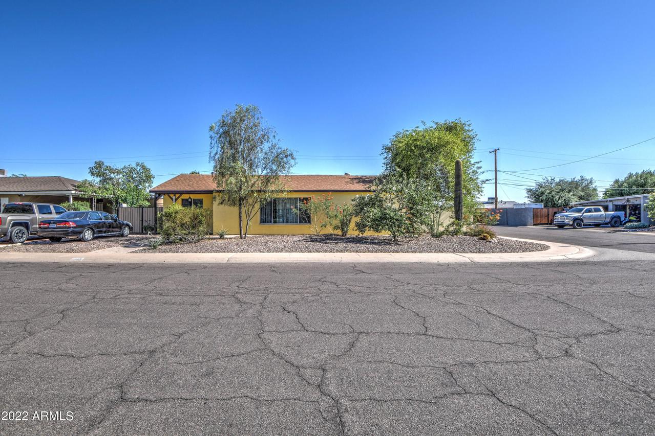 1943 W San Miguel Ave., Phoenix, AZ 85015