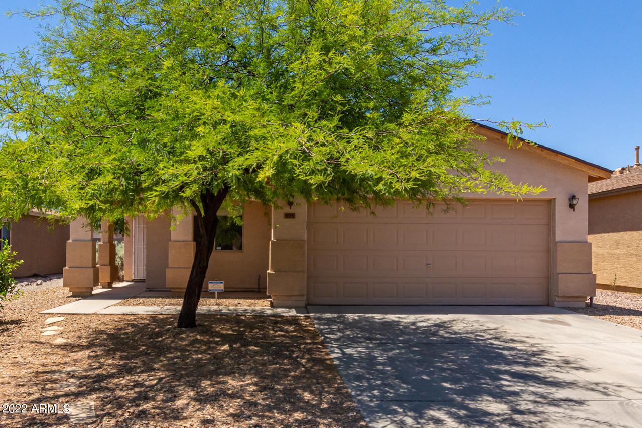 975 E Silversmith Tr., San Tan Valley, AZ 85143