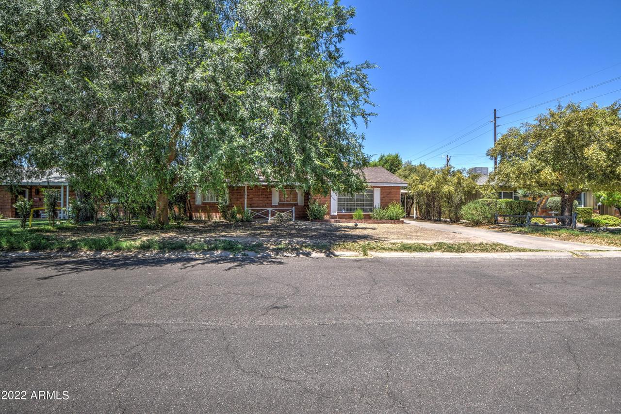 1946 E San Miguel Ave., Phoenix, AZ 85016