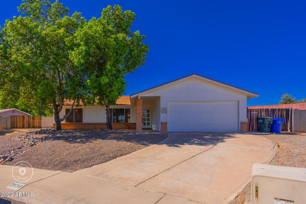 2530 E John Cabot Rd., Phoenix, AZ 85032