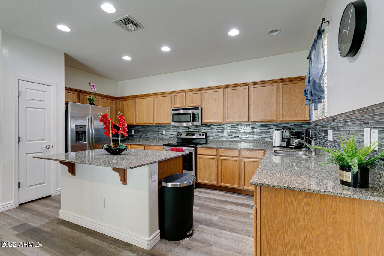 2571 N 73rd Dr., Phoenix, AZ 85035