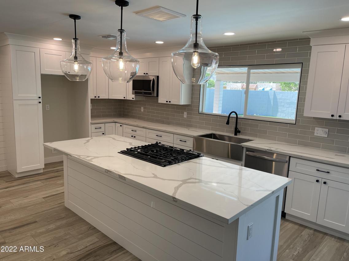 2749 E Cinnabar Ave., Phoenix, AZ 85028