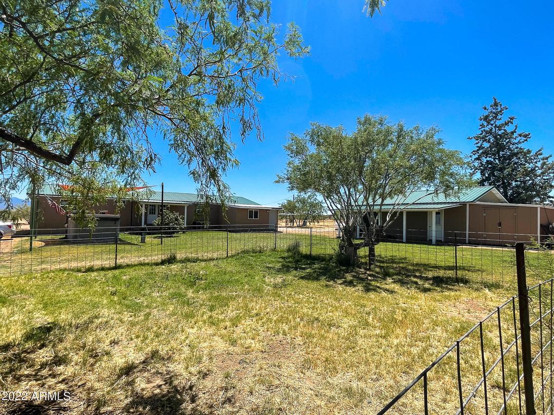 565 E Redwing Ln., Huachuca City, AZ 85616