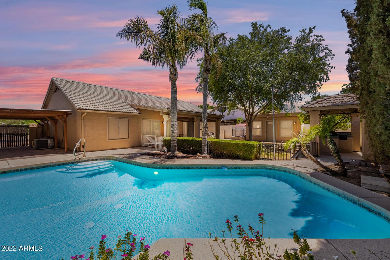 11542 N 76th Dr., Peoria, AZ 85345