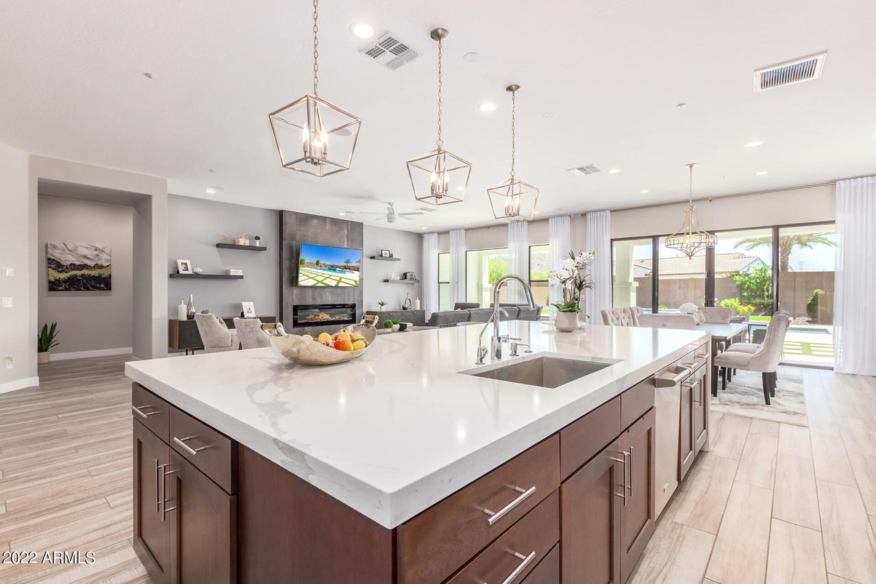 24437 N 94th Ave., Peoria, AZ 85383