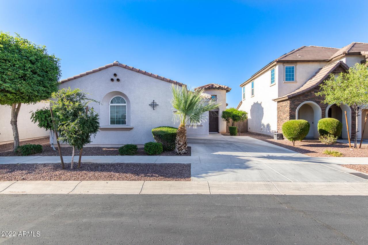832 E Constance Way, Phoenix, AZ 85042