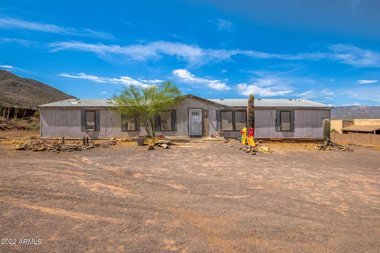 43218 N 11th Ave., New River, AZ 85087
