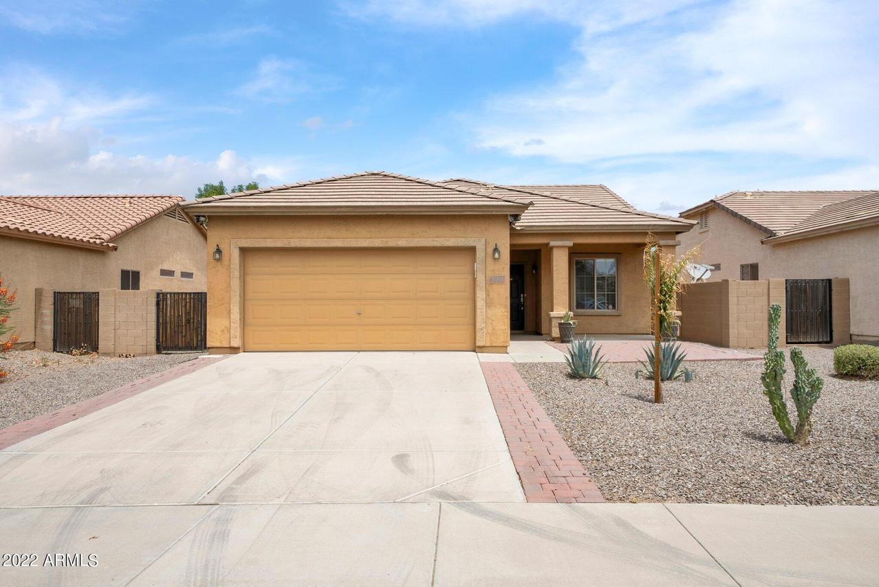 390 E Yellow Wood Ave., San Tan Valley, AZ 85140