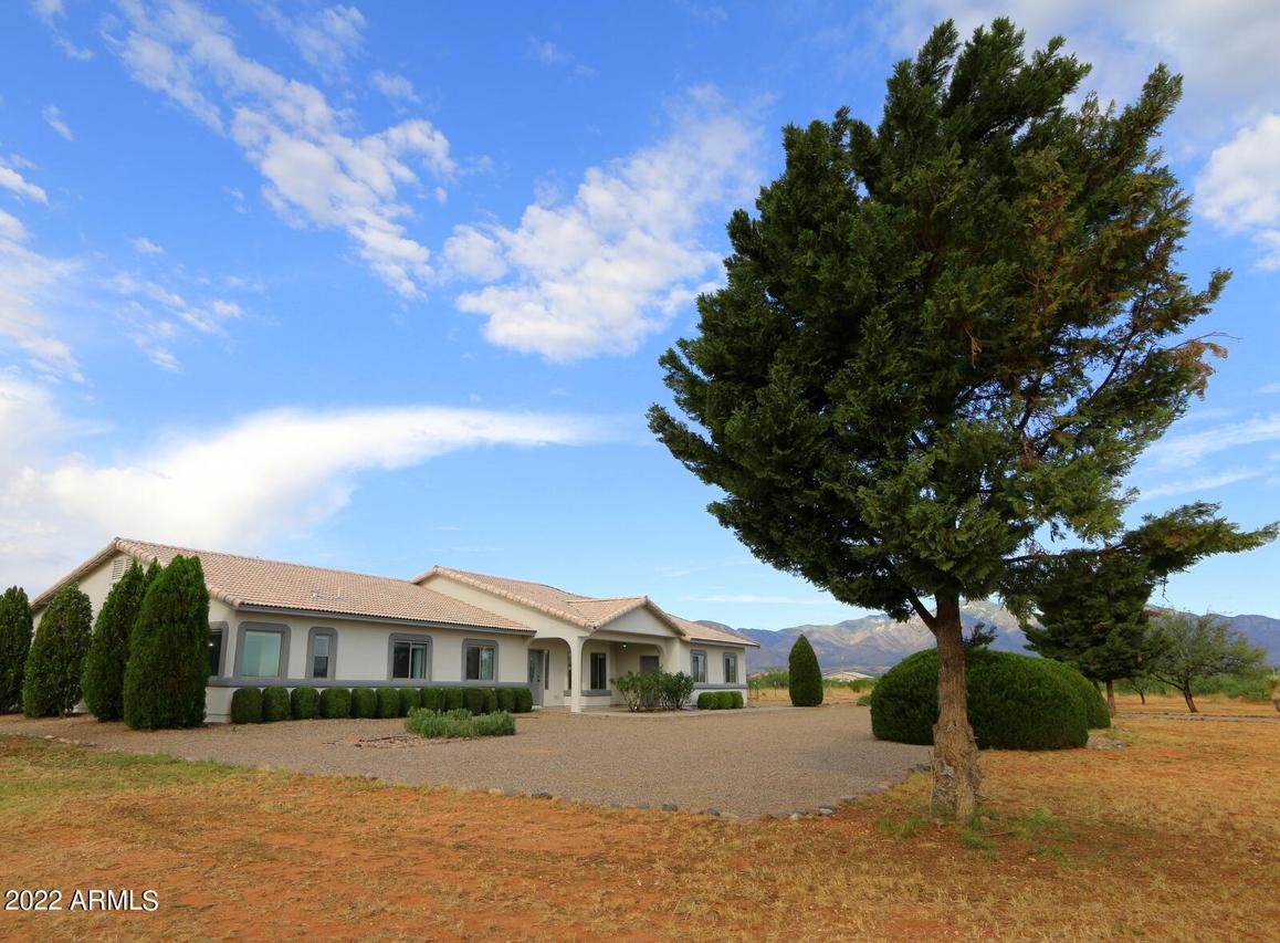 10322 E Vista Montanas Rd., Hereford, AZ 85615