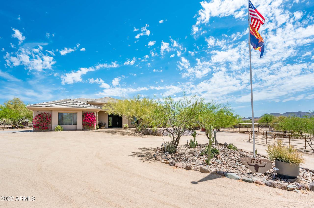 1724 E Maddock Rd., Phoenix, AZ 85086