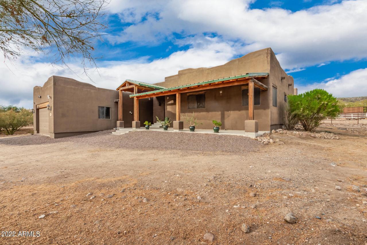 44807 N 20th St., New River, AZ 85087