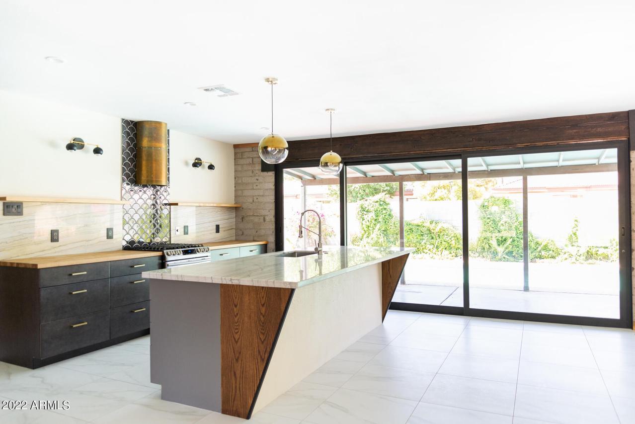 1051 E Frost Dr., Tempe, AZ 85282