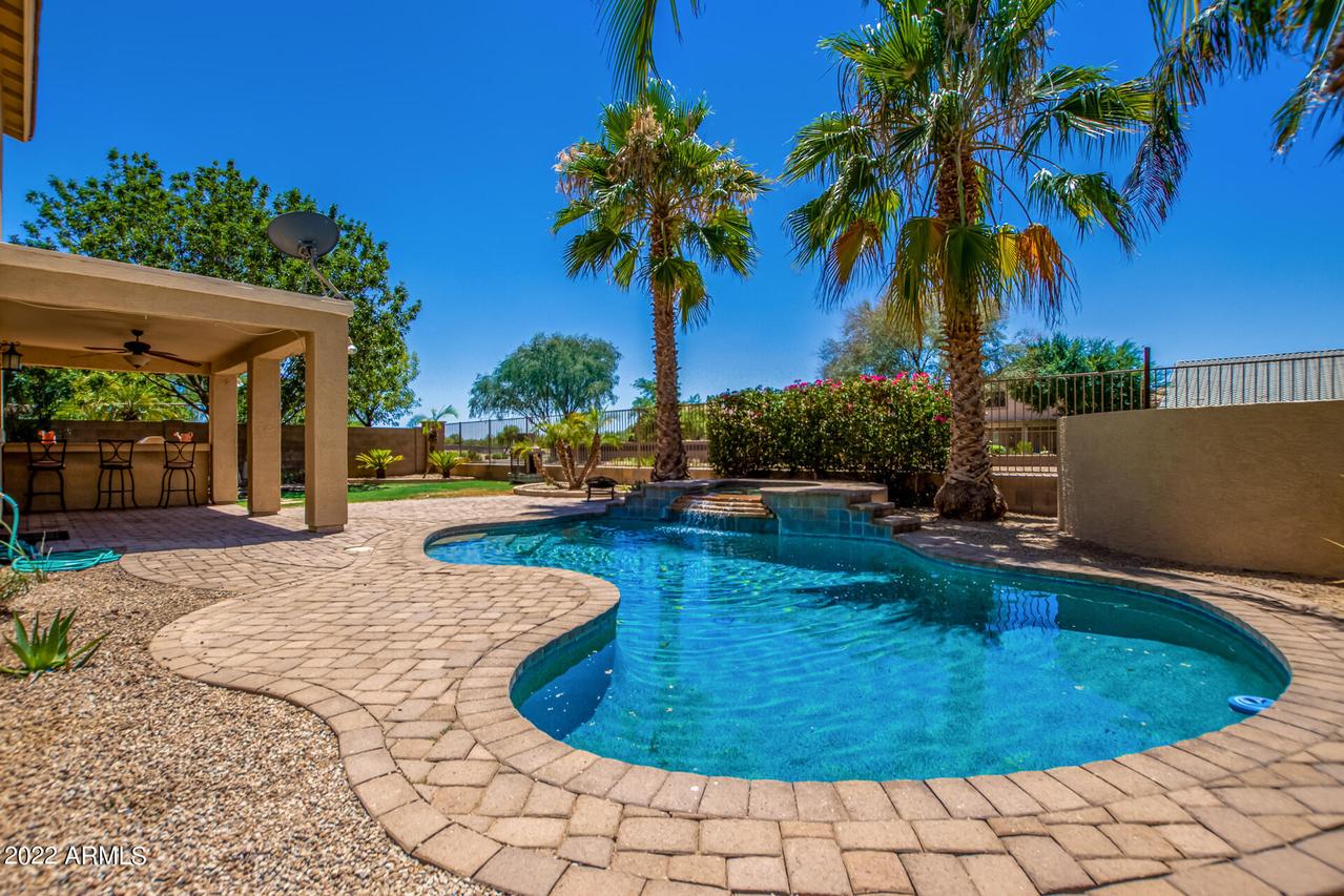 19962 N Donithan Way, Maricopa, AZ 85239