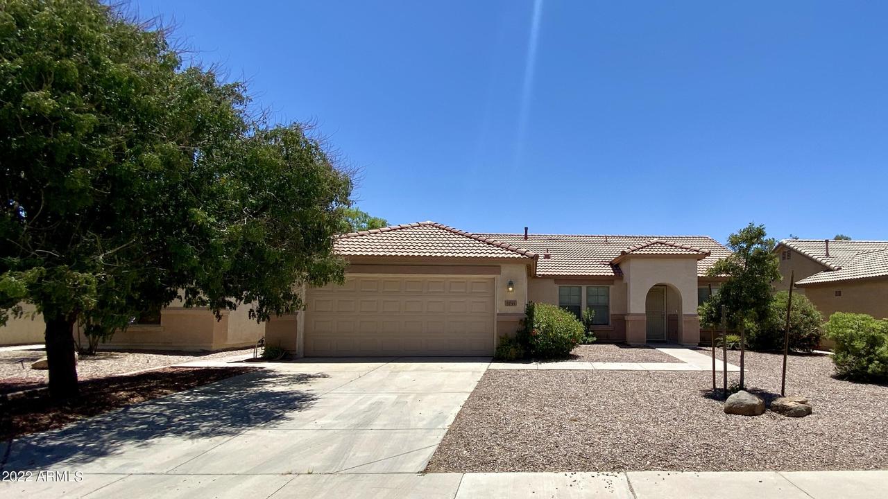 3735 E Yorkshire Cir., San Tan Valley, AZ 85140