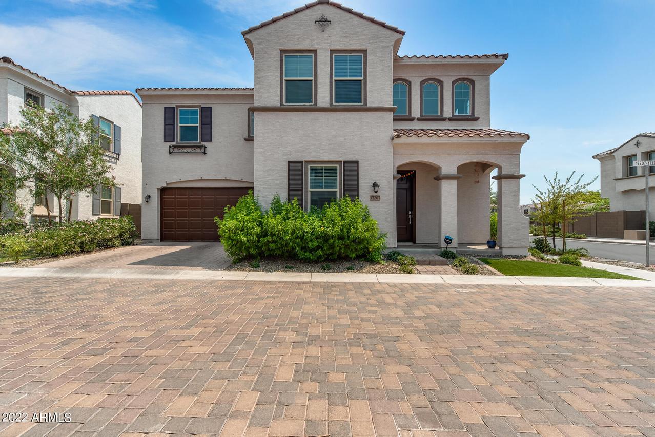 17207 N 10th St., Phoenix, AZ 85022