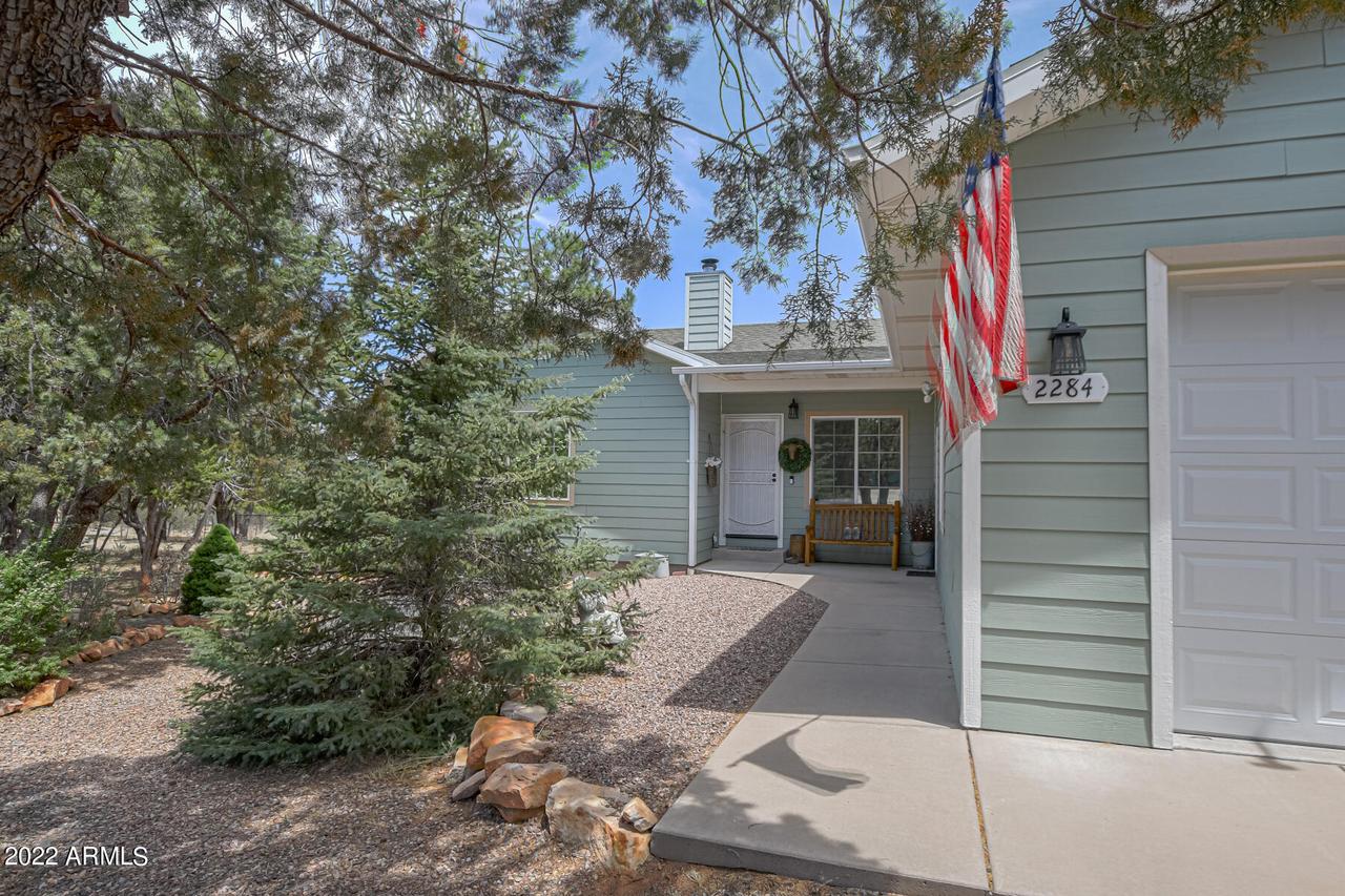 2284 Sunrise Rd., Overgaard, AZ 85933