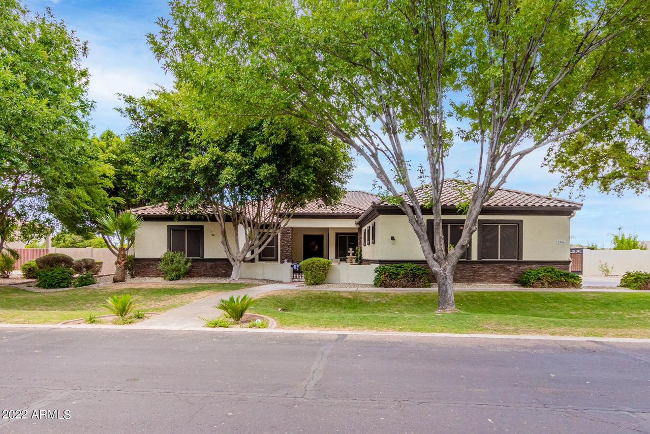 2906 E Gary Way, Phoenix, AZ 85042