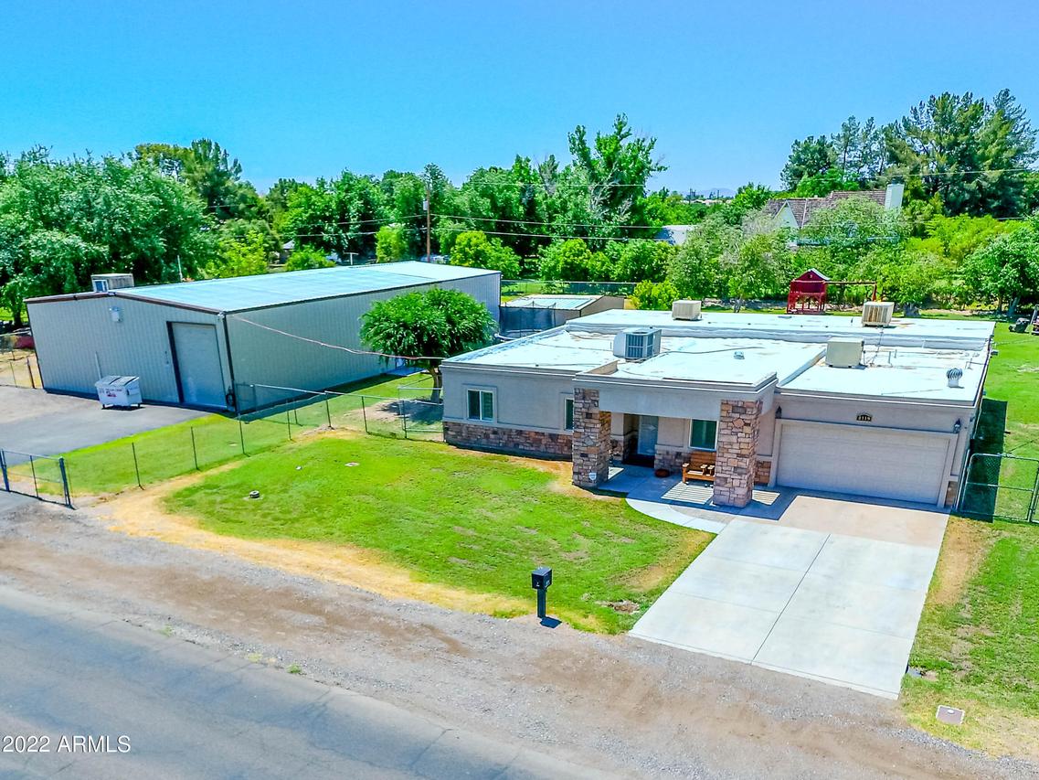 8119 W Country Gables Dr., Peoria, AZ 85381