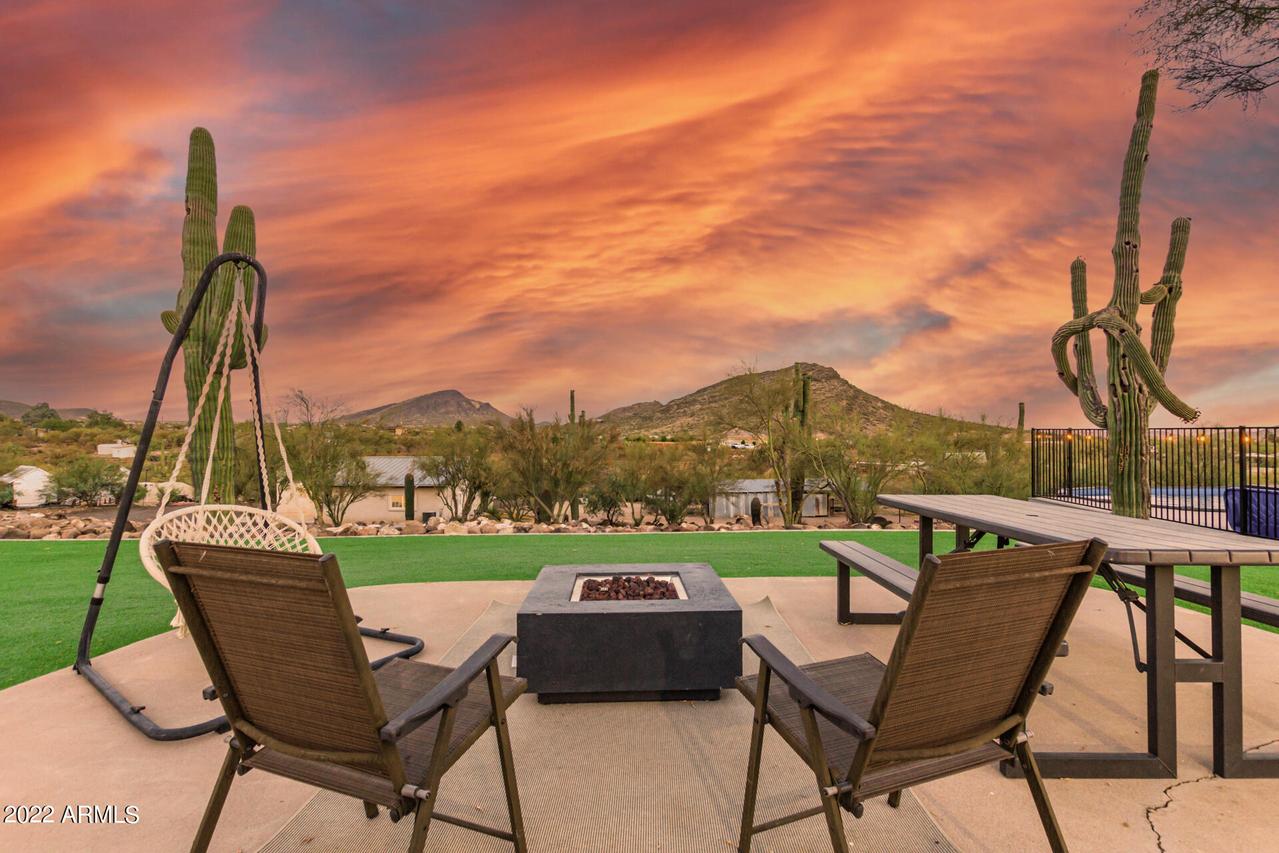 229 E Sabrosa Dr., New River, AZ 85087