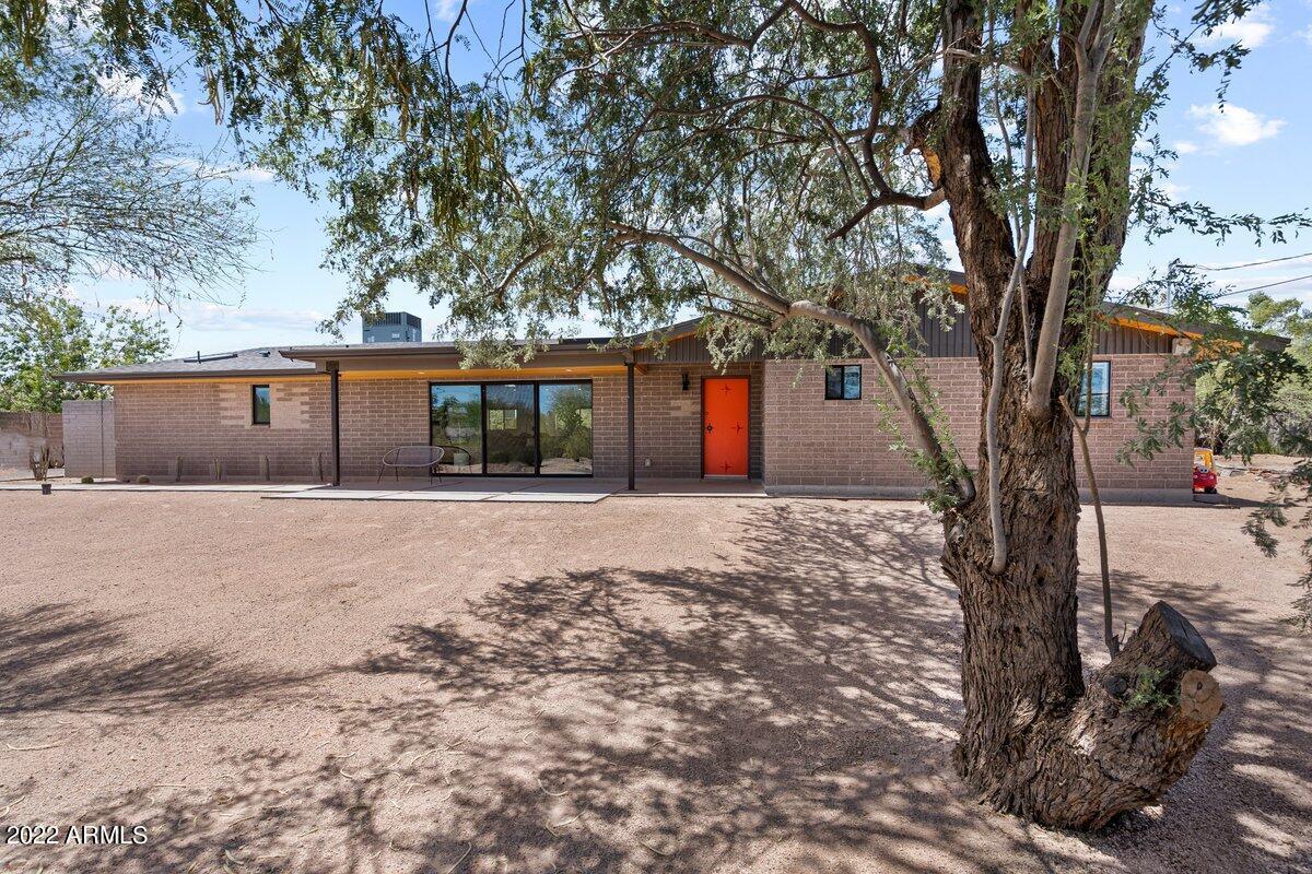 10212 N 40th St., Phoenix, AZ 85028