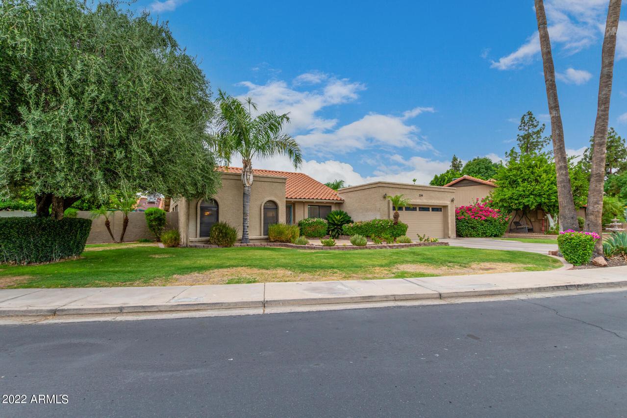 2241 S Catarina Cir., Mesa, AZ 85202