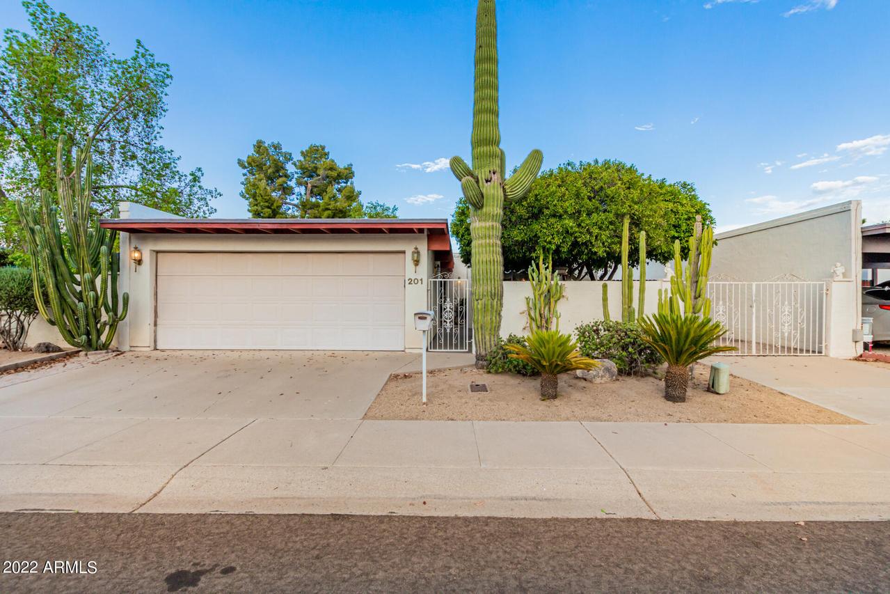 201 W Laguna Dr., Litchfield Park, AZ 85340