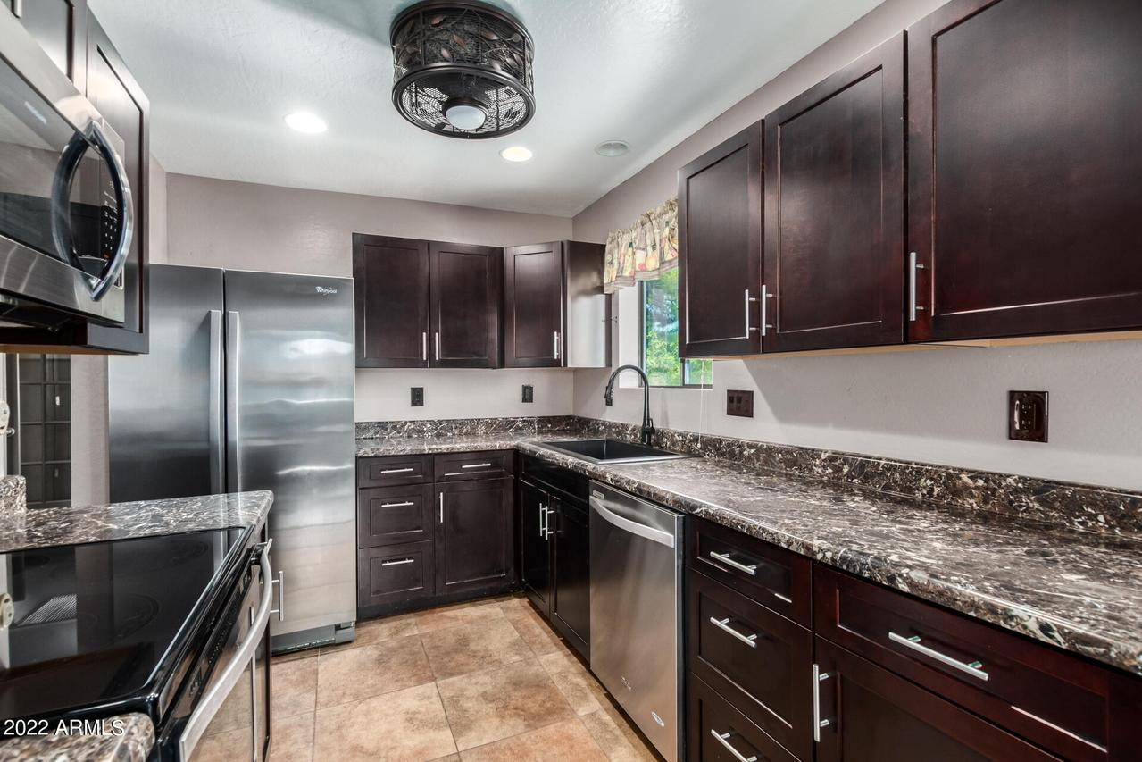 3102 E Clarendon Ave. #208, Phoenix, AZ 85016