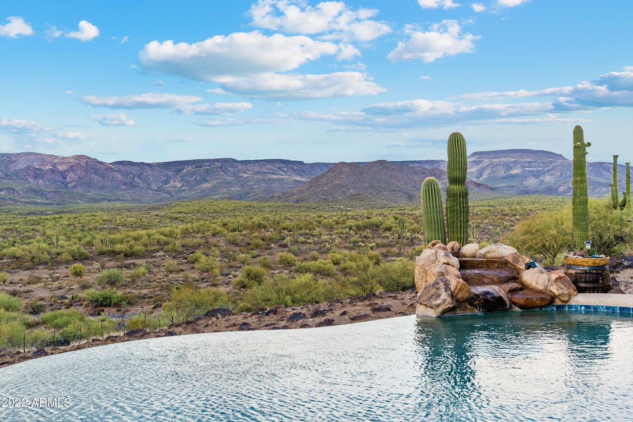 1526 E Venado Dr., New River, AZ 85087