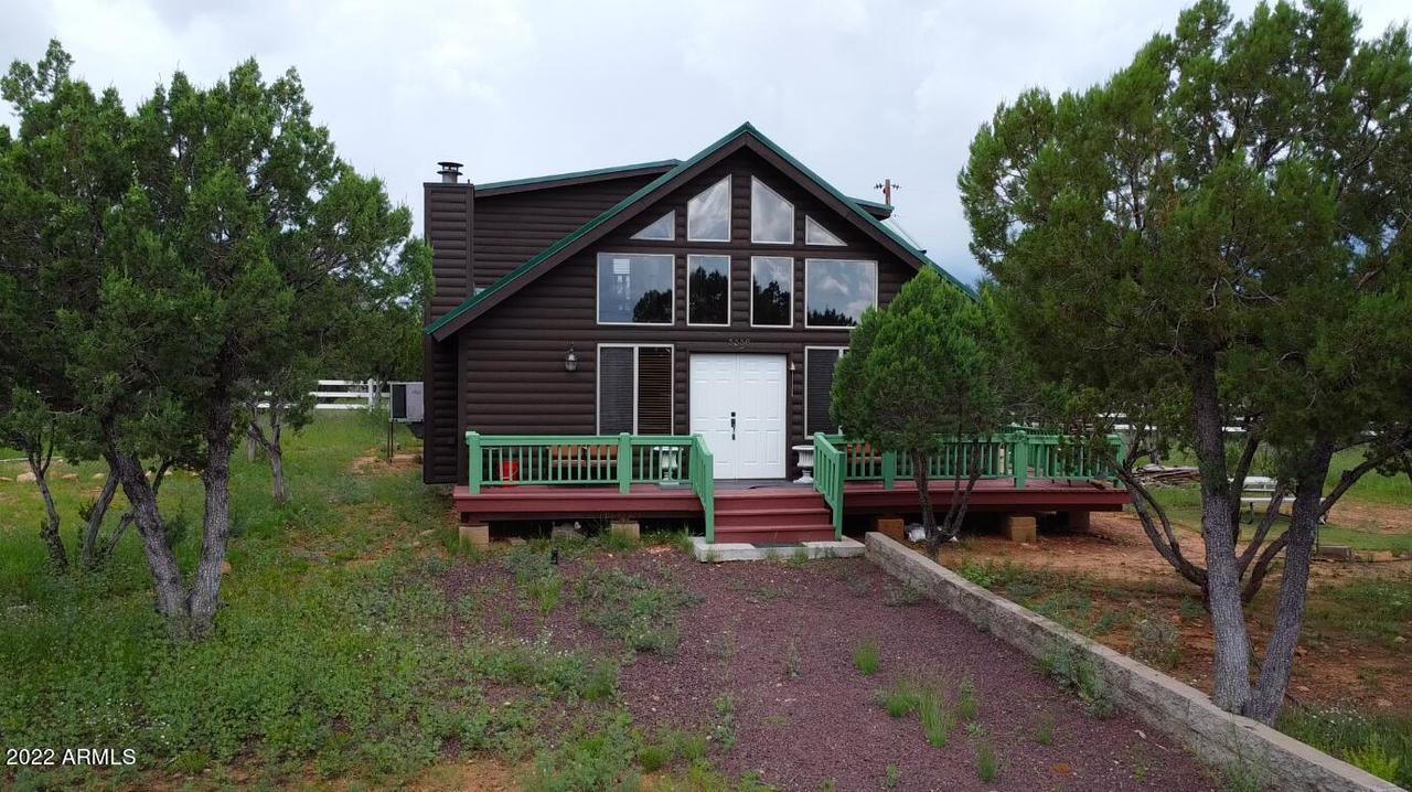 3336 Apache Dr., Overgaard, AZ 85933