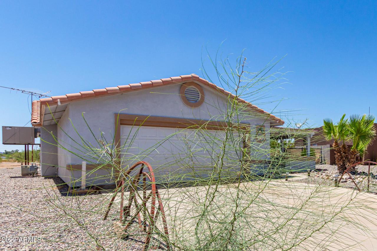15464 S Quintin Rd., Arizona City, AZ 85123