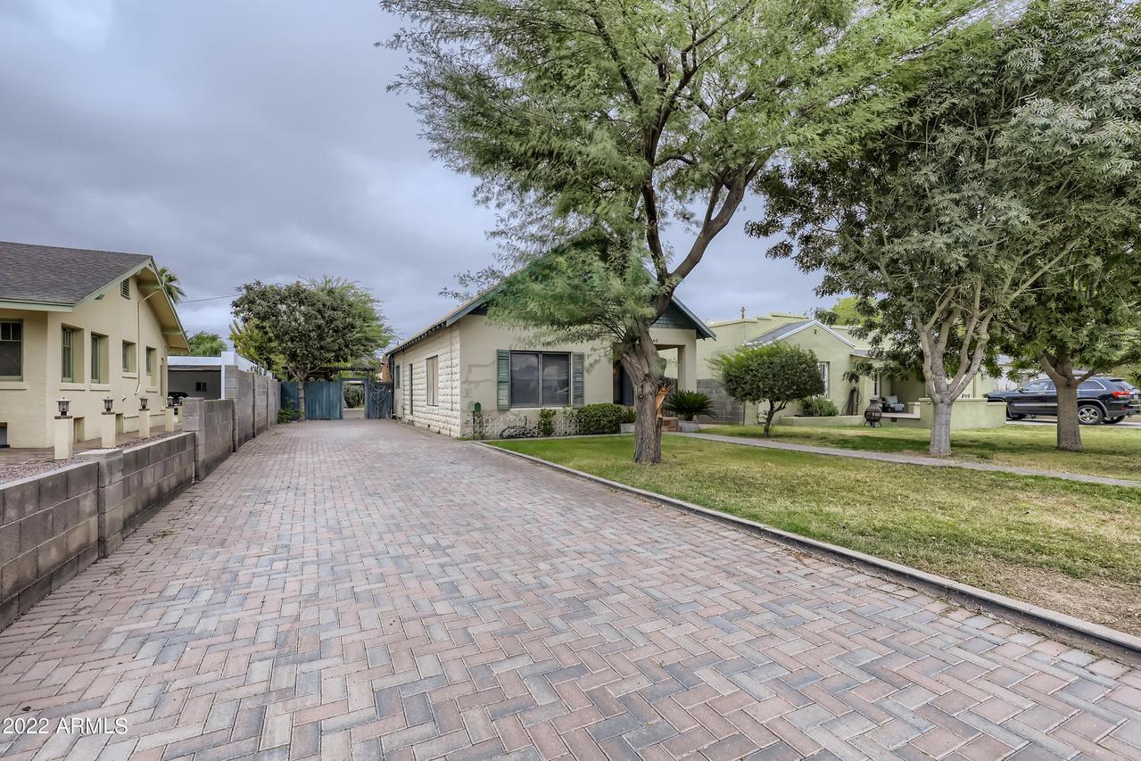 1640 E Earll Dr., Phoenix, AZ 85016
