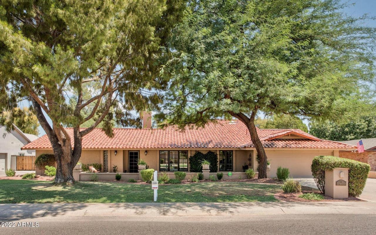 801 W Moon Valley Dr., Phoenix, AZ 85023