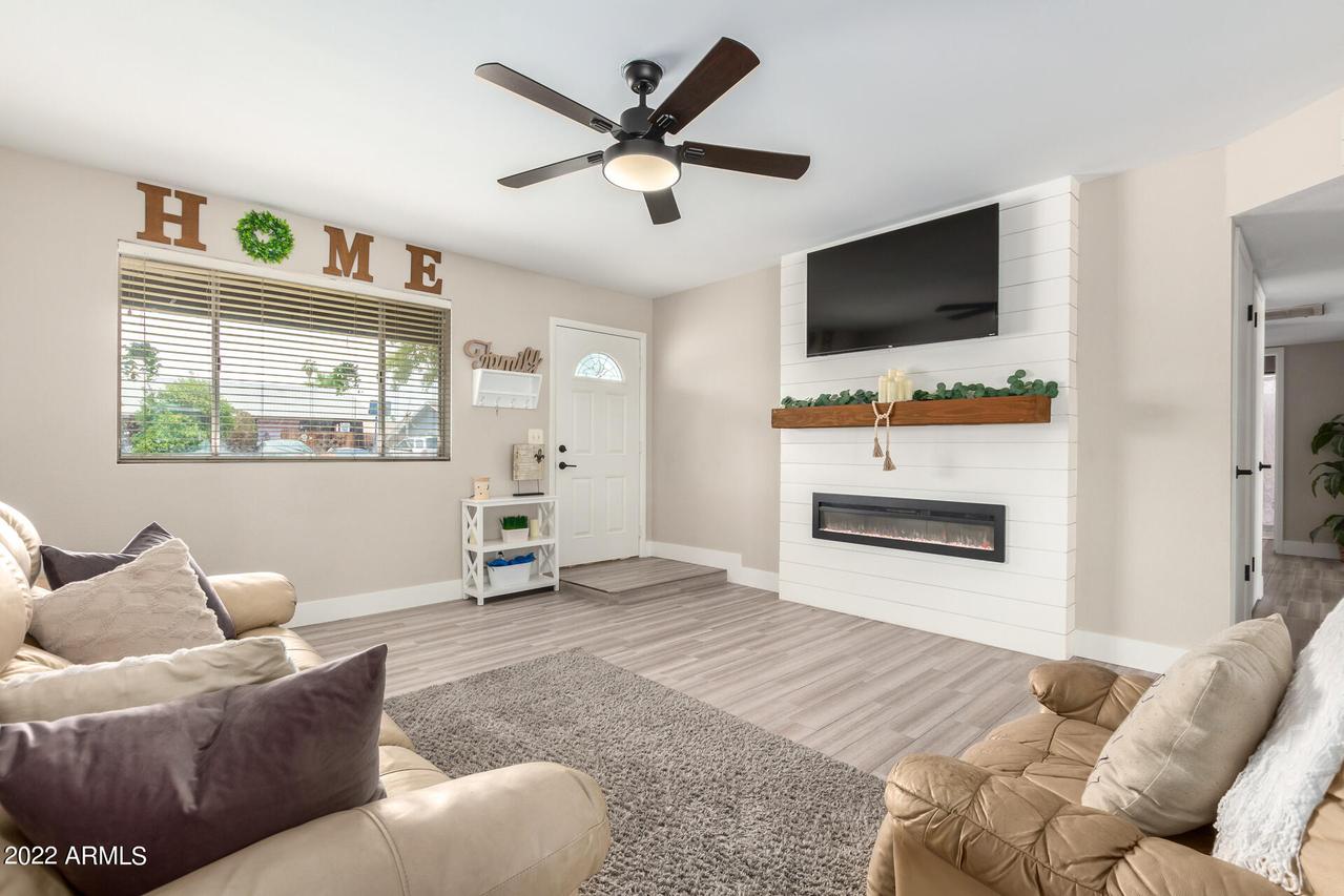 1126 E Glade Cir., Mesa, AZ 85204