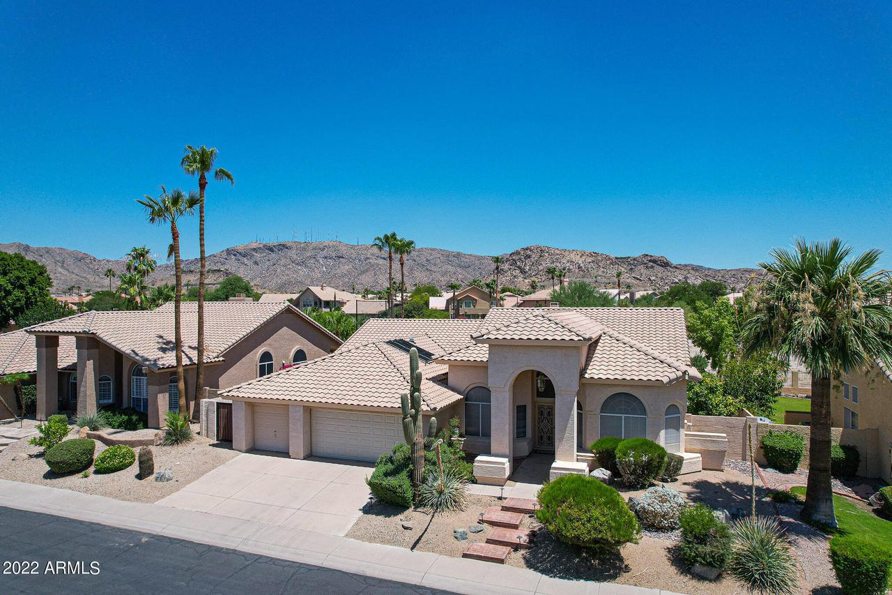 1414 E Amberwood Dr., Phoenix, AZ 85048