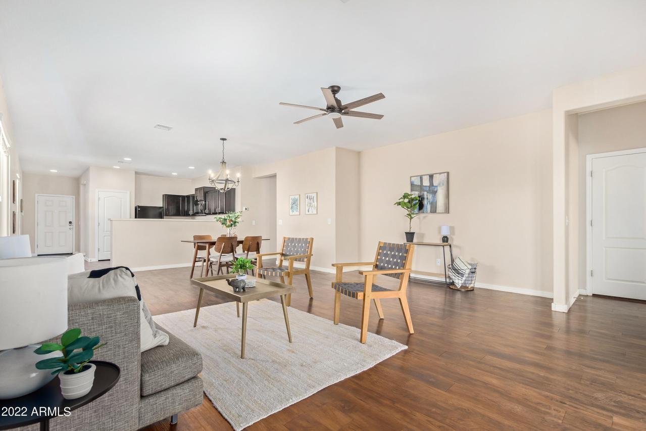 8210 W Atlantis Way, Phoenix, AZ 85043