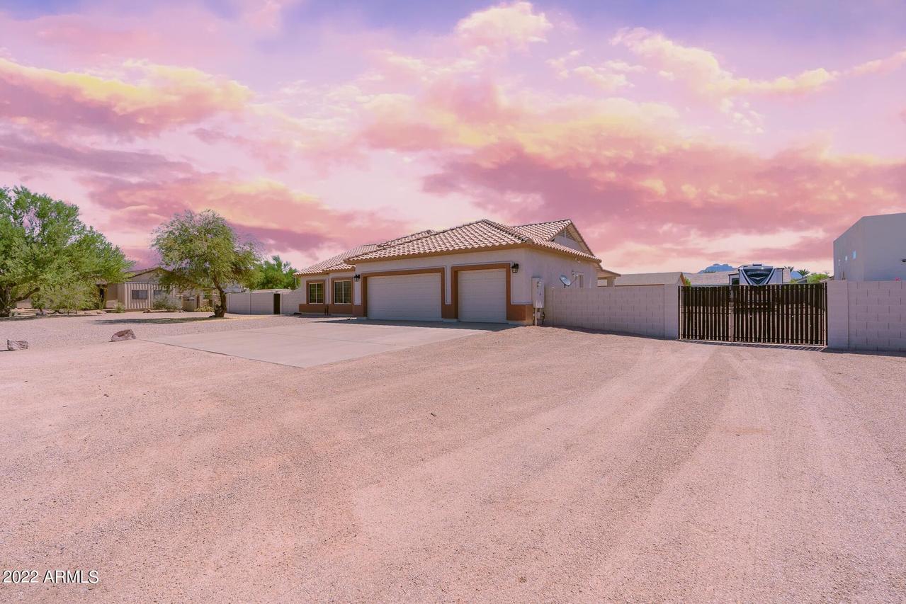 823 N 110th St., Mesa, AZ 85207
