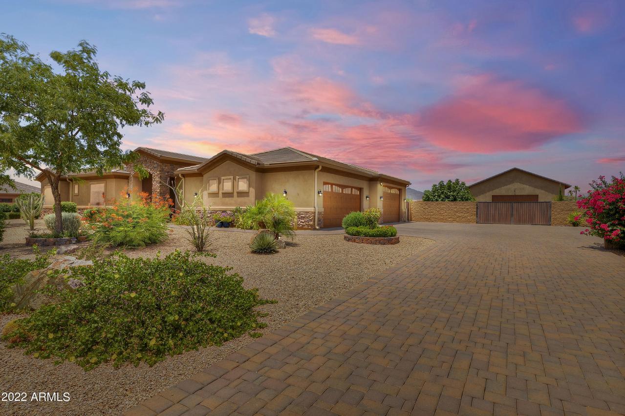 806 W Desert Ranch Rd., Phoenix, AZ 85086