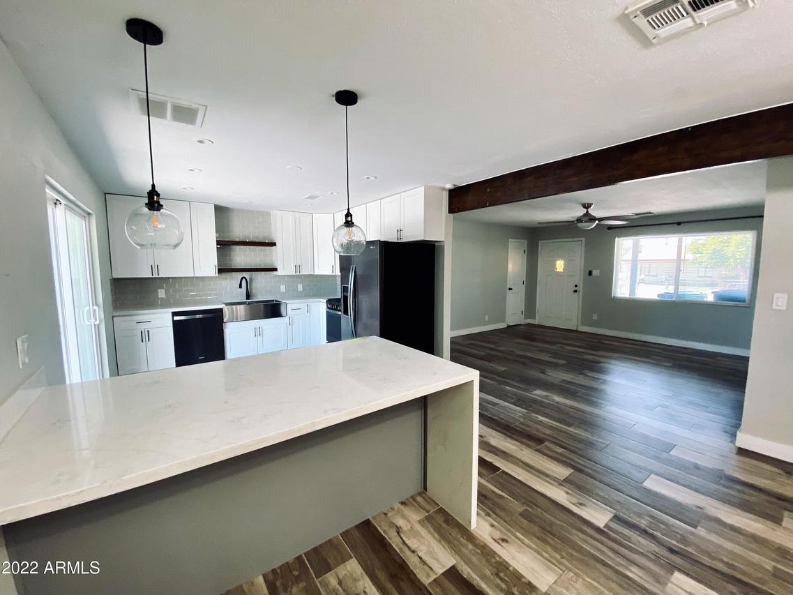 902 E Seldon Ln., Phoenix, AZ 85020