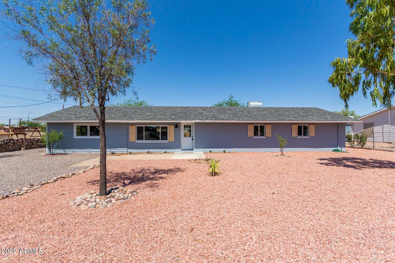 742 S Grand Dr., Apache Junction, AZ 85120