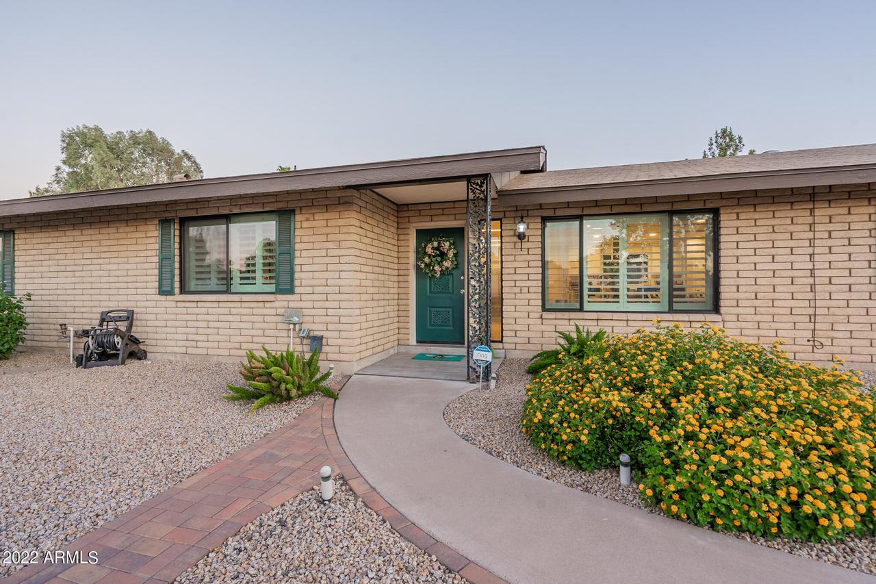 90 E Canterbury Ct., Phoenix, AZ 85022