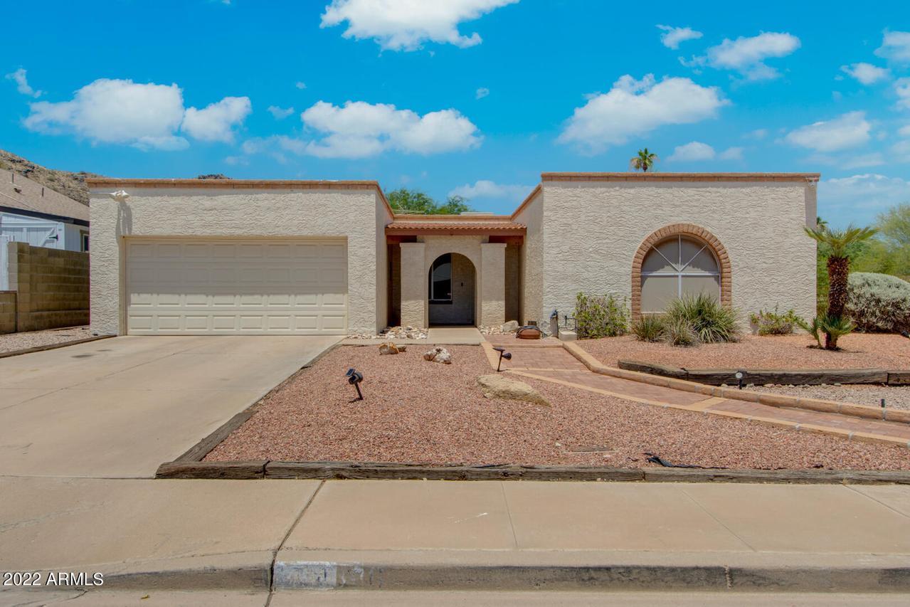 4386 E Pearce Rd., Phoenix, AZ 85044