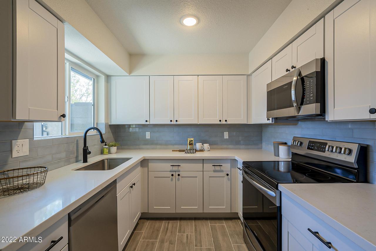 17221 N 9th Ave., Phoenix, AZ 85023