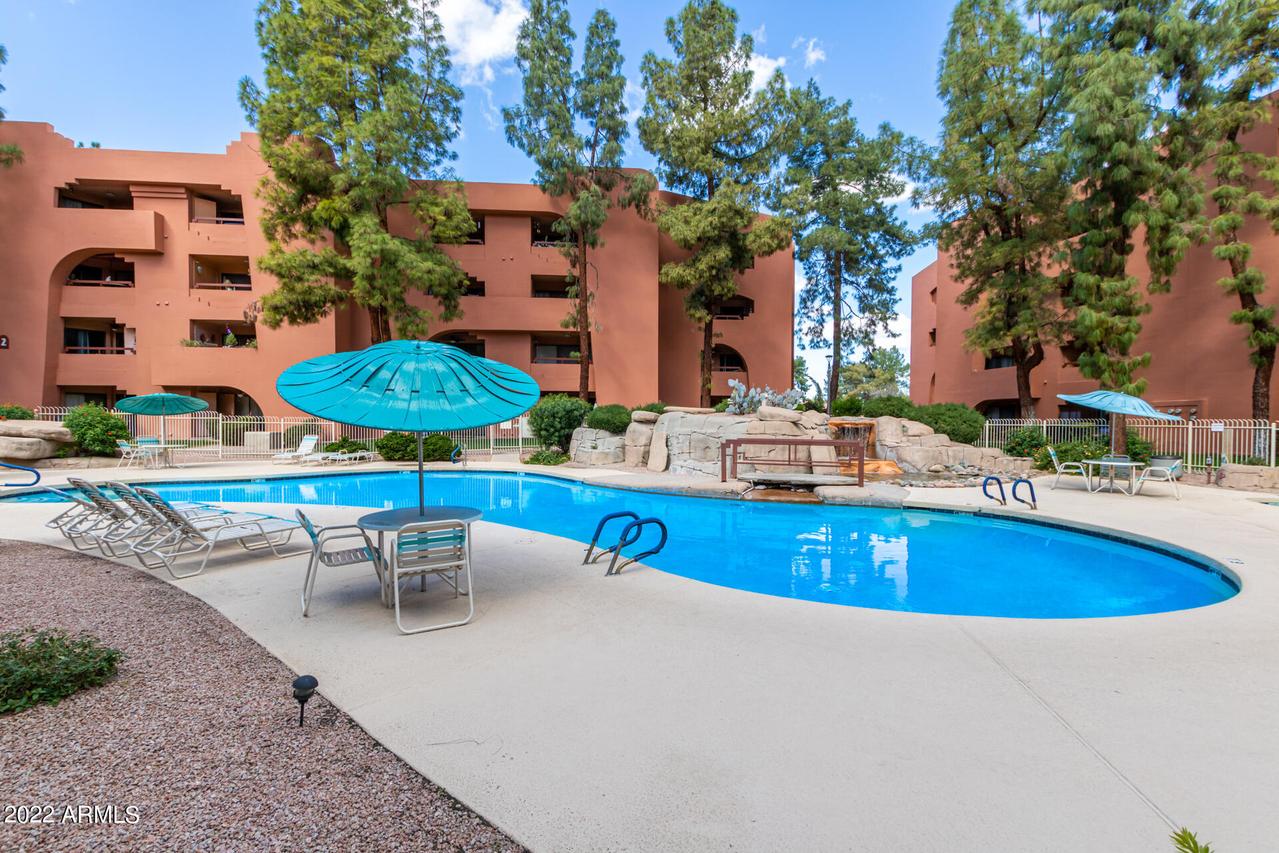 12212 N Paradise Village Pkwy. #106, Phoenix, AZ 85032