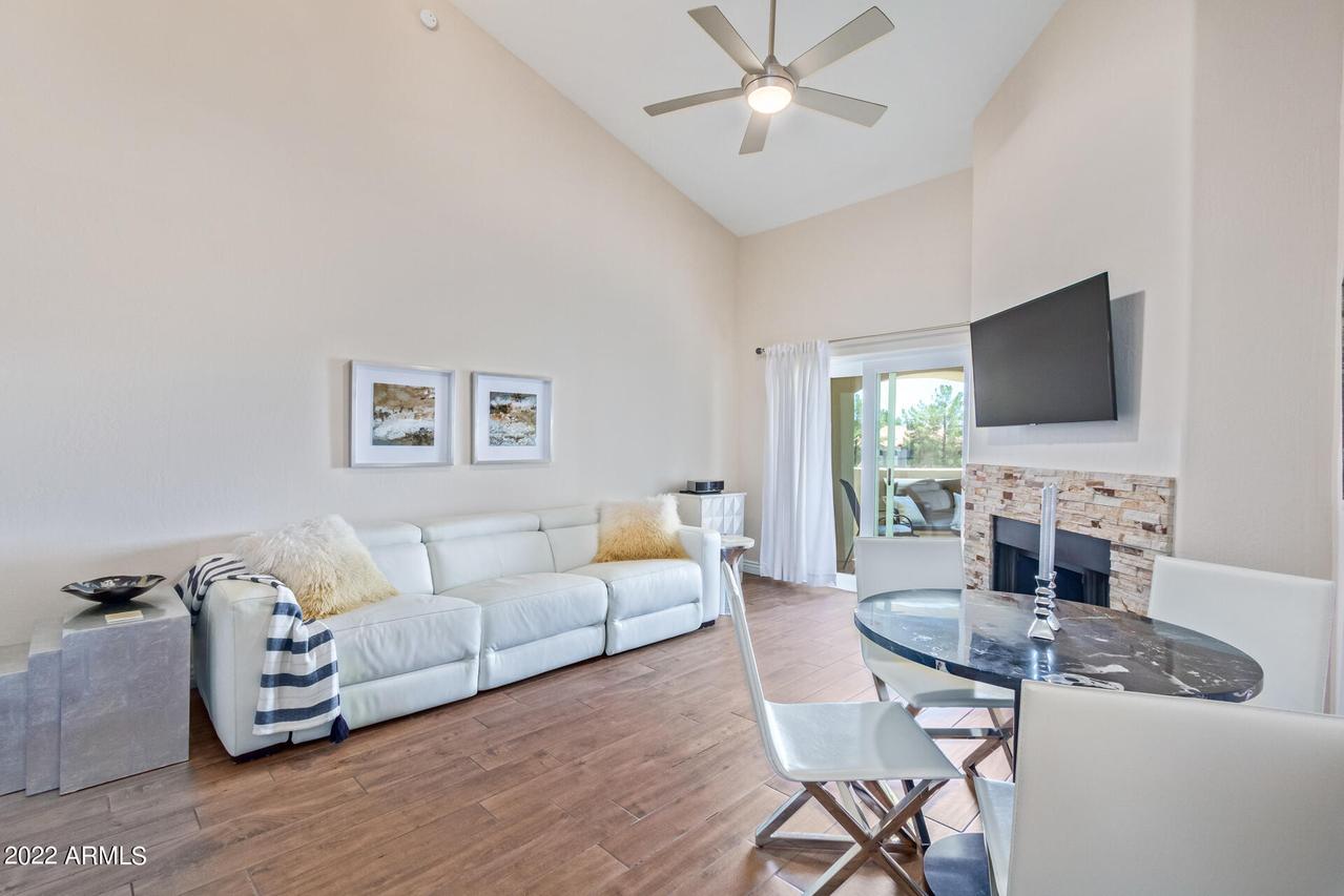 10401 N 52nd St. #209, Paradise Valley, AZ 85253